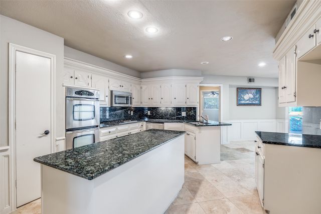 6911 Gateridge Drive, Dallas, TX 75254