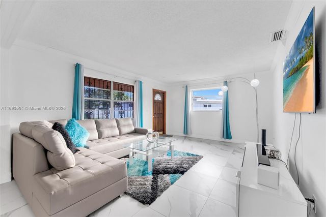 8820 SW 27th St, Miami, FL 33165