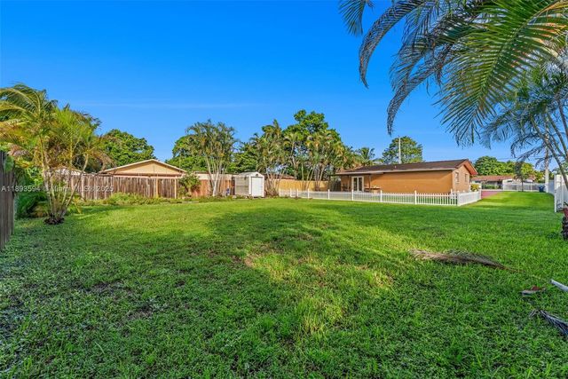 8820 SW 27th St, Miami, FL 33165