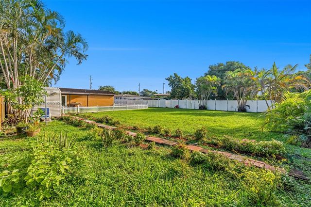 8820 SW 27th St, Miami, FL 33165