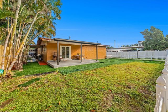 8820 SW 27th St, Miami, FL 33165