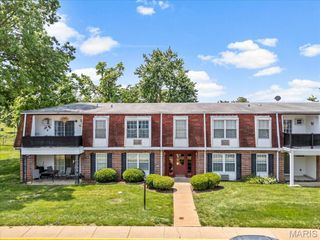 1745 Herault Place F, St Louis, MO 63125