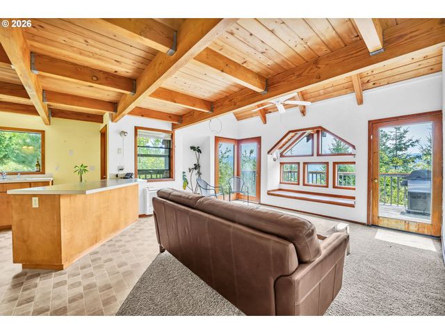 88901 MCKENZIE ACRES Dr, Springfield, OR 97478