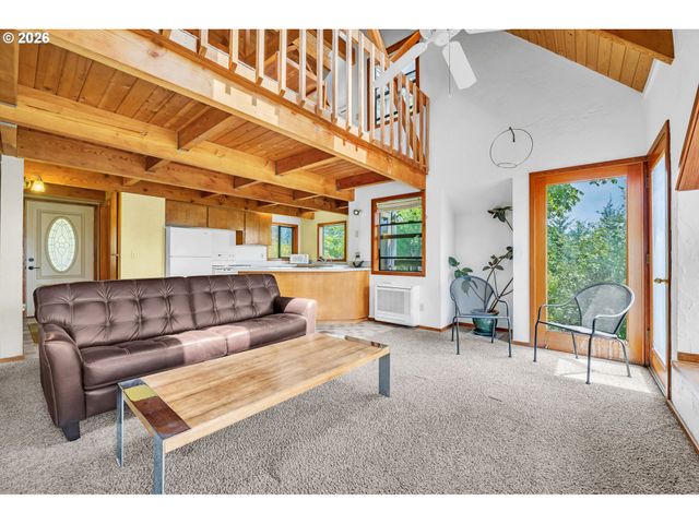 88901 MCKENZIE ACRES Dr, Springfield, OR 97478