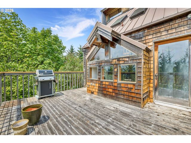 88901 MCKENZIE ACRES Dr, Springfield, OR 97478