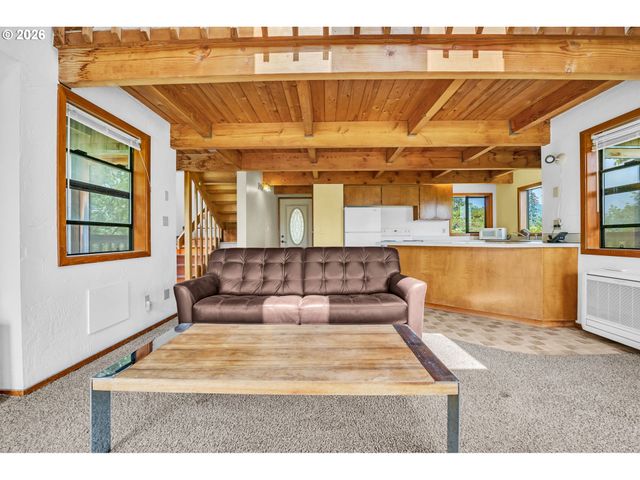 88901 MCKENZIE ACRES Dr, Springfield, OR 97478