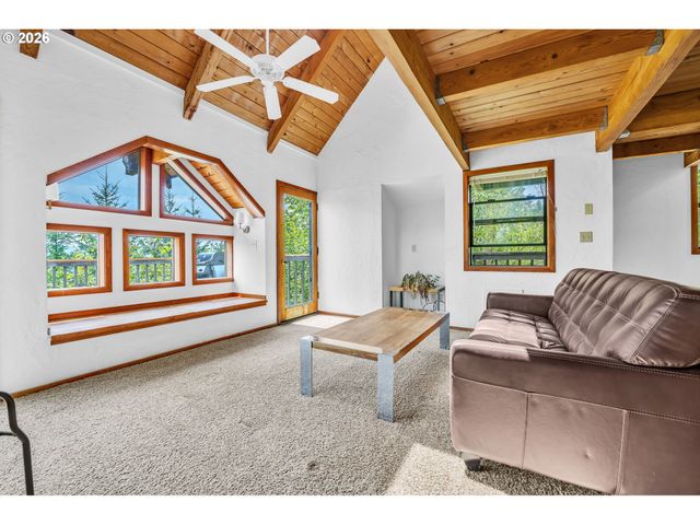 88901 MCKENZIE ACRES Dr, Springfield, OR 97478