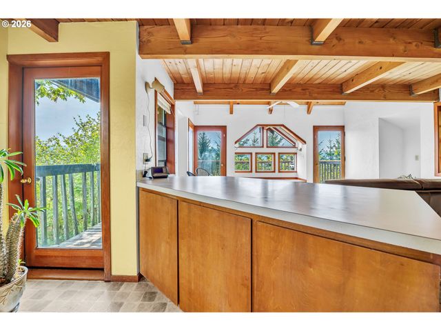 88901 MCKENZIE ACRES Dr, Springfield, OR 97478