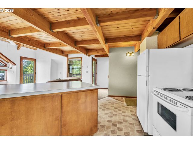 88901 MCKENZIE ACRES Dr, Springfield, OR 97478