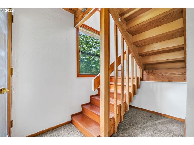 88901 MCKENZIE ACRES Dr, Springfield, OR 97478