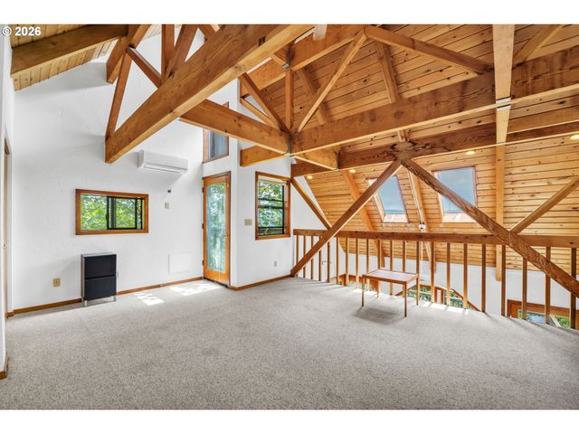 88901 MCKENZIE ACRES Dr, Springfield, OR 97478
