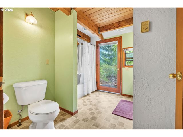 88901 MCKENZIE ACRES Dr, Springfield, OR 97478