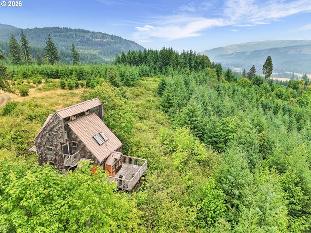 88901 MCKENZIE ACRES Dr, Springfield, OR 97478