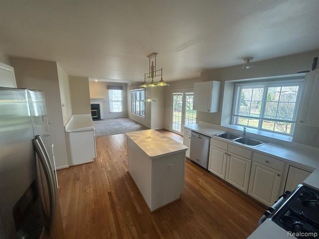 855 Chelsea Road, Canton, MI 48187