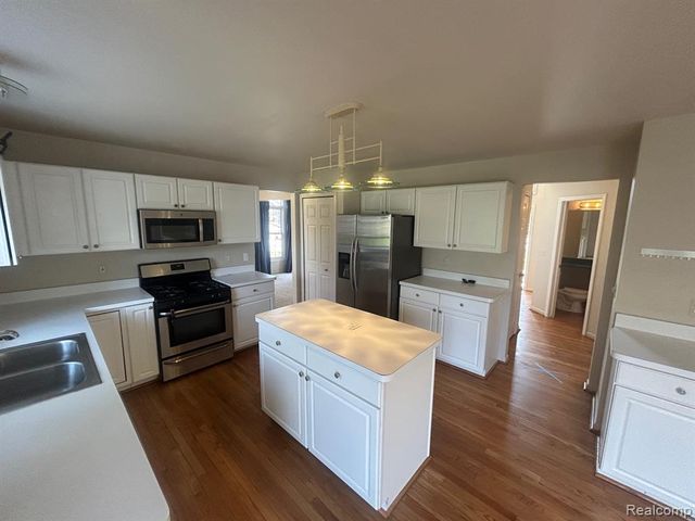 855 Chelsea Road, Canton, MI 48187