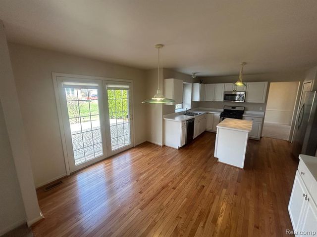 855 Chelsea Road, Canton, MI 48187