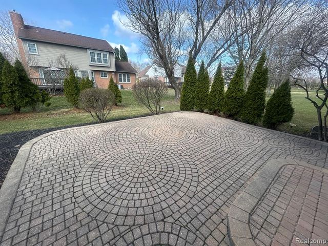 855 Chelsea Road, Canton, MI 48187