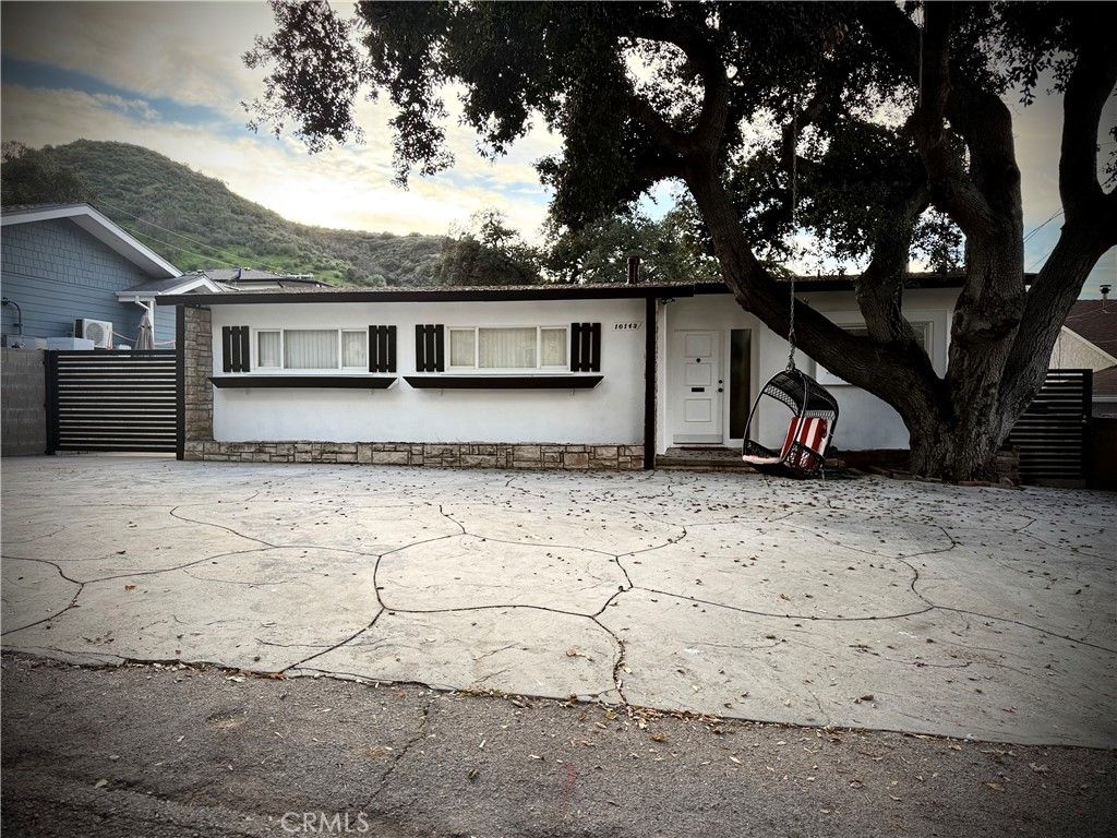 10143 Oro Vista Ave., Sunland, CA 91040