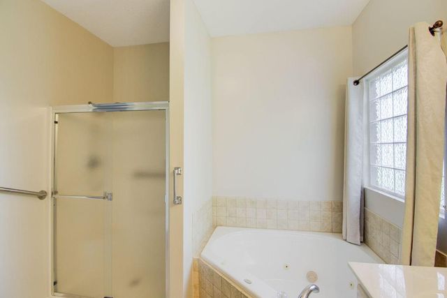 21946 W 119th Terrace, Olathe, KS 66061