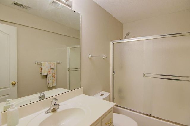 21946 W 119th Terrace, Olathe, KS 66061