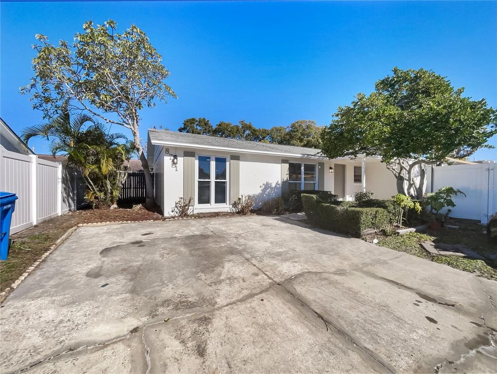 Image 3 of property listing at 8711 CORDIAL COURT, Tampa, FL 33634