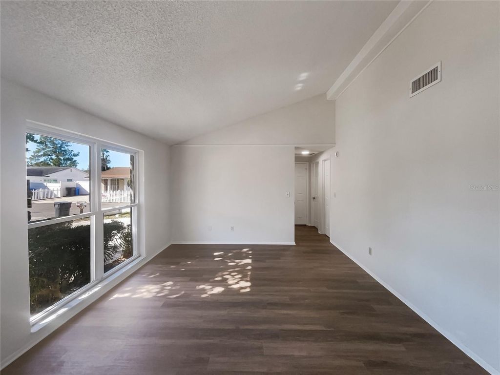 Image 5 of property listing at 8711 CORDIAL COURT, Tampa, FL 33634