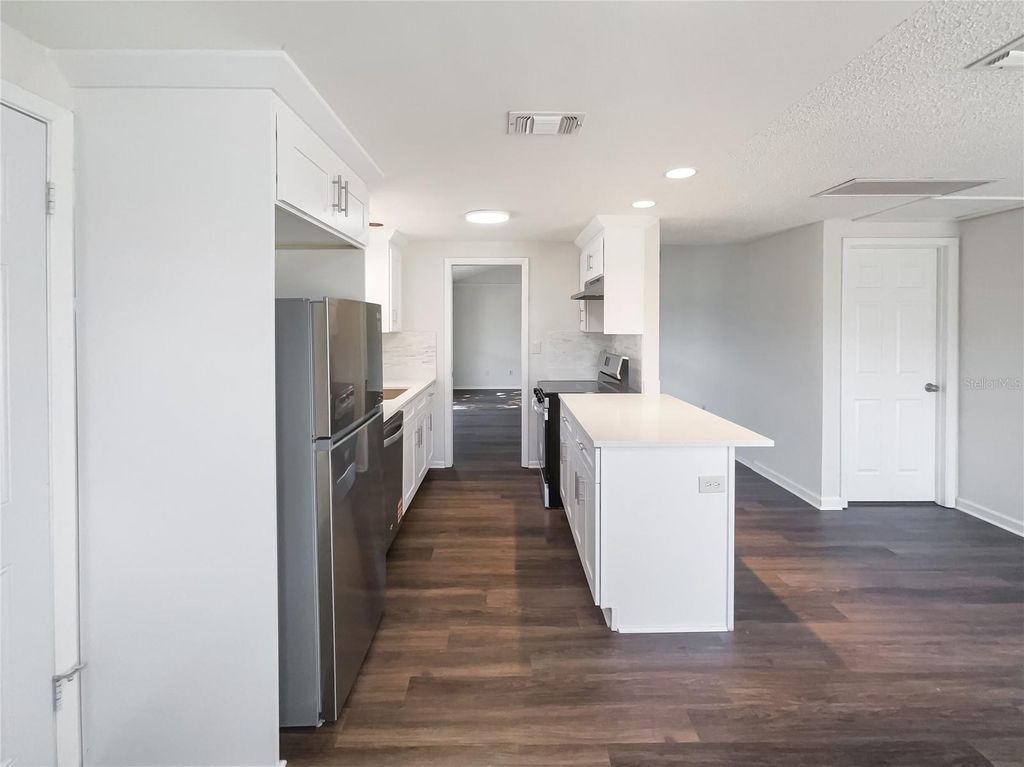 Image 9 of property listing at 8711 CORDIAL COURT, Tampa, FL 33634