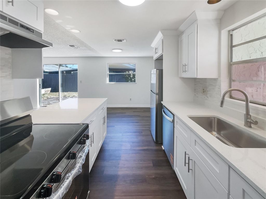 Image 10 of property listing at 8711 CORDIAL COURT, Tampa, FL 33634