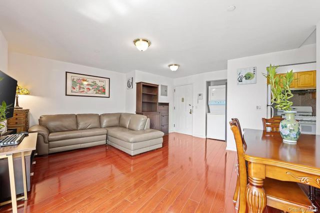 13708 31st Road 6D, Flushing, NY 11354