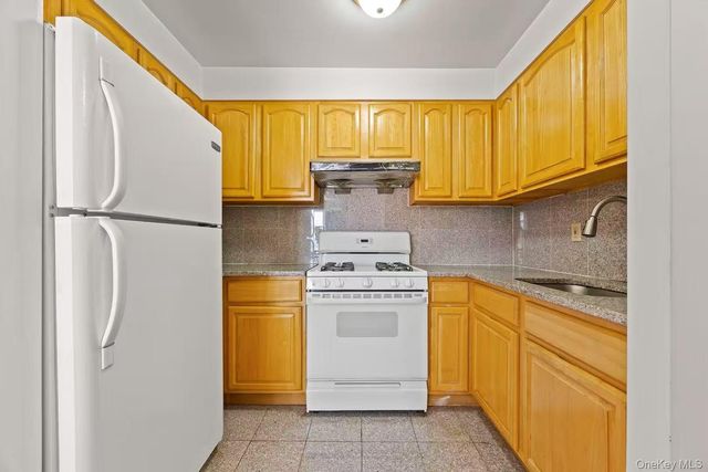 13708 31st Road 6D, Flushing, NY 11354