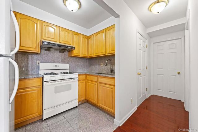 13708 31st Road 6D, Flushing, NY 11354