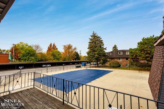 404 RIVIERA TERRACE Drive, St Clair Shores, MI 48080