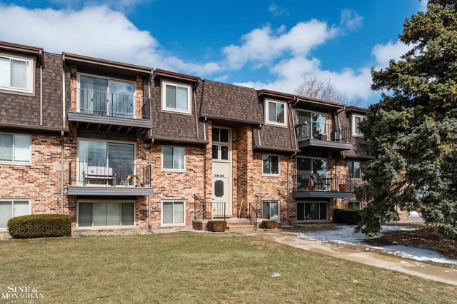 404 RIVIERA TERRACE Drive, St Clair Shores, MI 48080