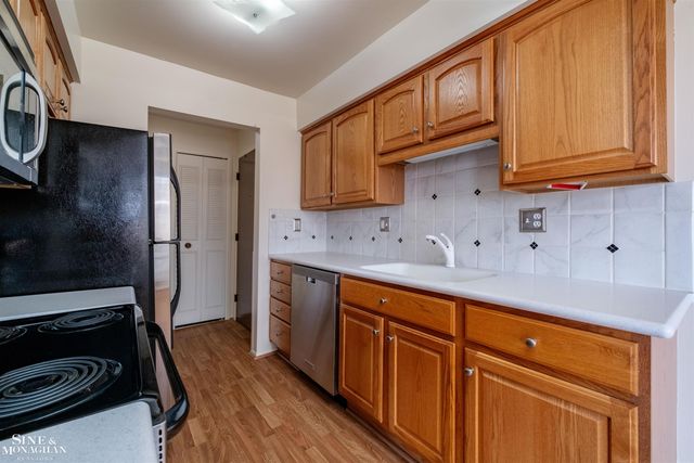 404 RIVIERA TERRACE Drive, St Clair Shores, MI 48080