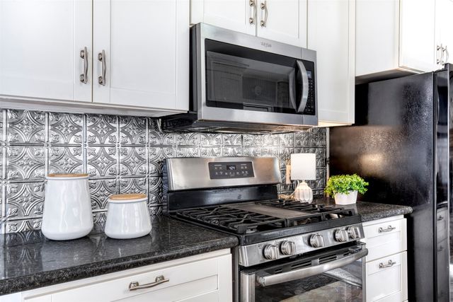 521 Val Oaks Court, Hurst, TX 76053