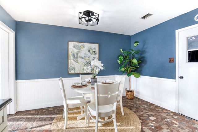 521 Val Oaks Court, Hurst, TX 76053