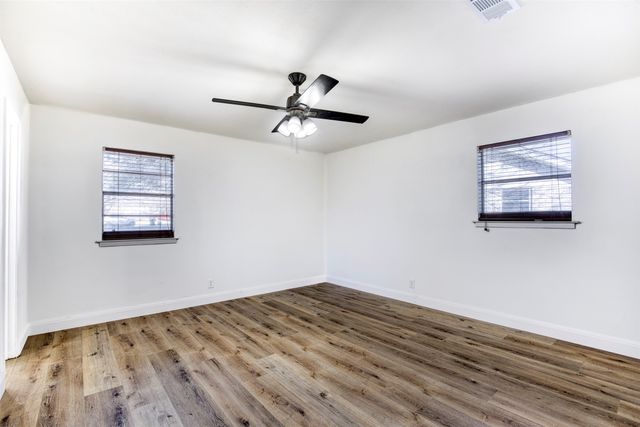 521 Val Oaks Court, Hurst, TX 76053