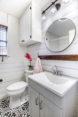 521 Val Oaks Court, Hurst, TX 76053