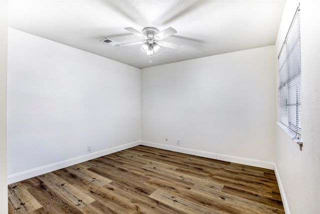 521 Val Oaks Court, Hurst, TX 76053