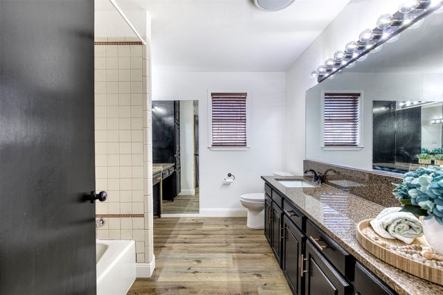 521 Val Oaks Court, Hurst, TX 76053