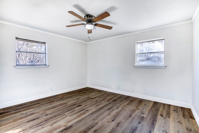 521 Val Oaks Court, Hurst, TX 76053