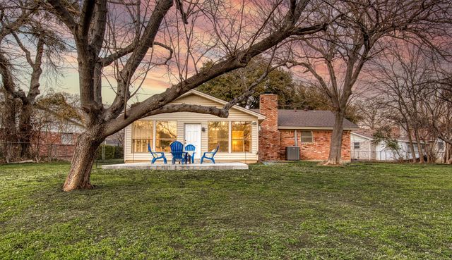 521 Val Oaks Court, Hurst, TX 76053