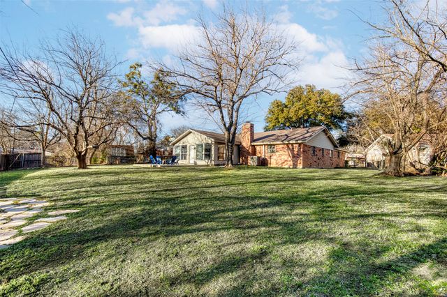 521 Val Oaks Court, Hurst, TX 76053