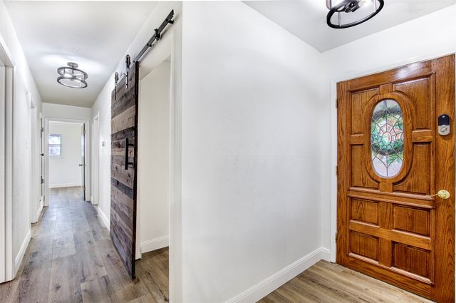 521 Val Oaks Court, Hurst, TX 76053