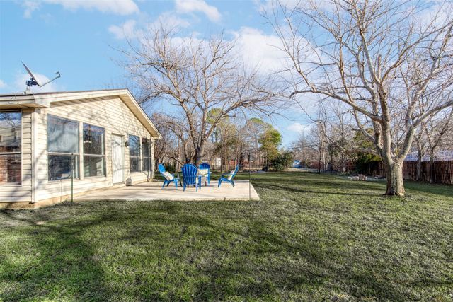 521 Val Oaks Court, Hurst, TX 76053