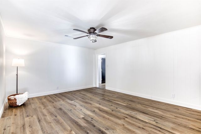 521 Val Oaks Court, Hurst, TX 76053