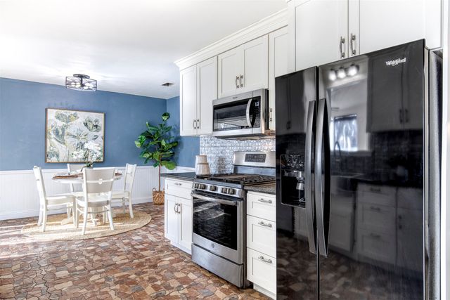 521 Val Oaks Court, Hurst, TX 76053