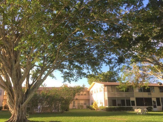 113 Canterbury E, West Palm Beach, FL 33417
