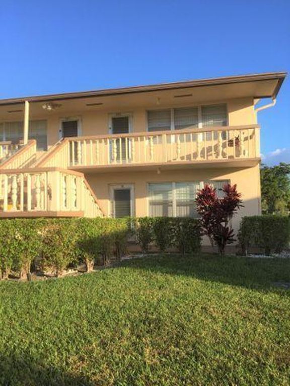 113 Canterbury E, West Palm Beach, FL 33417