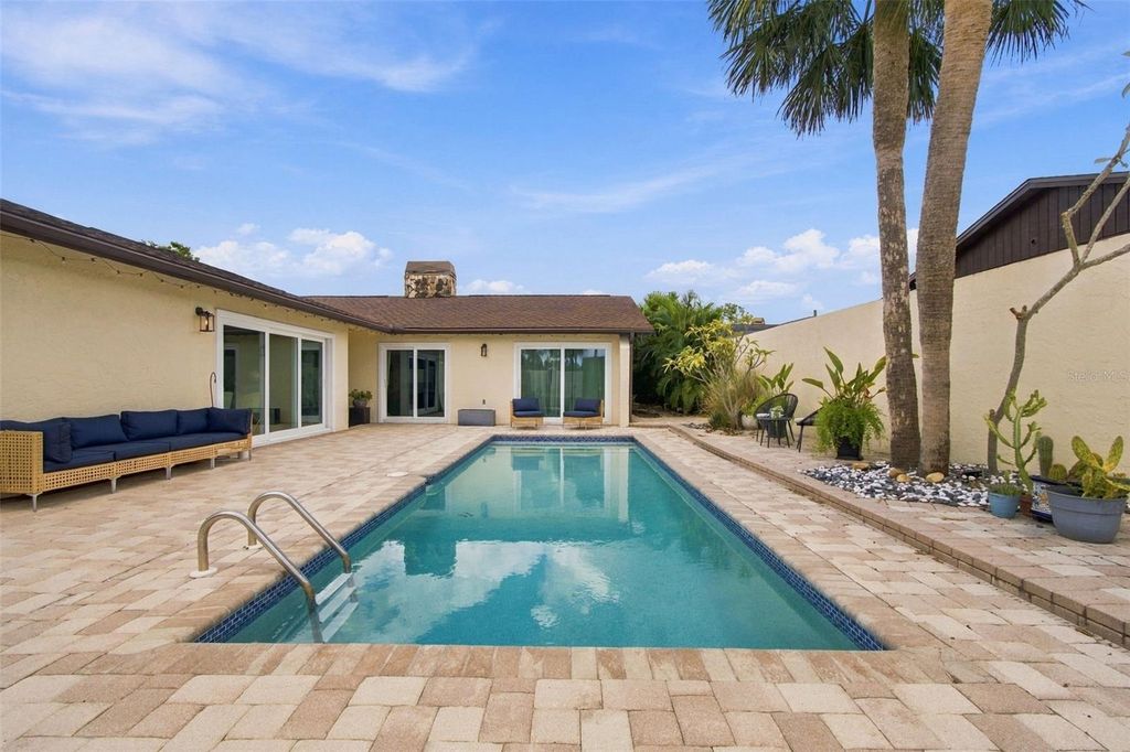 Image 2 of property listing at 5041 PALOMA DRIVE, Tampa, FL 33624